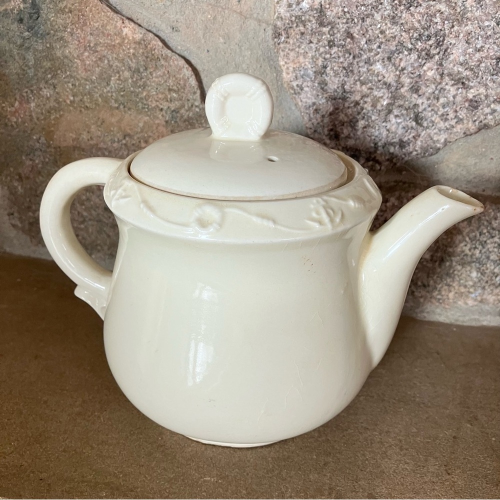 Vintage Porcelier Hand Painted Porcelain Fine China Teapot Made in USA - Picture 2 of 4